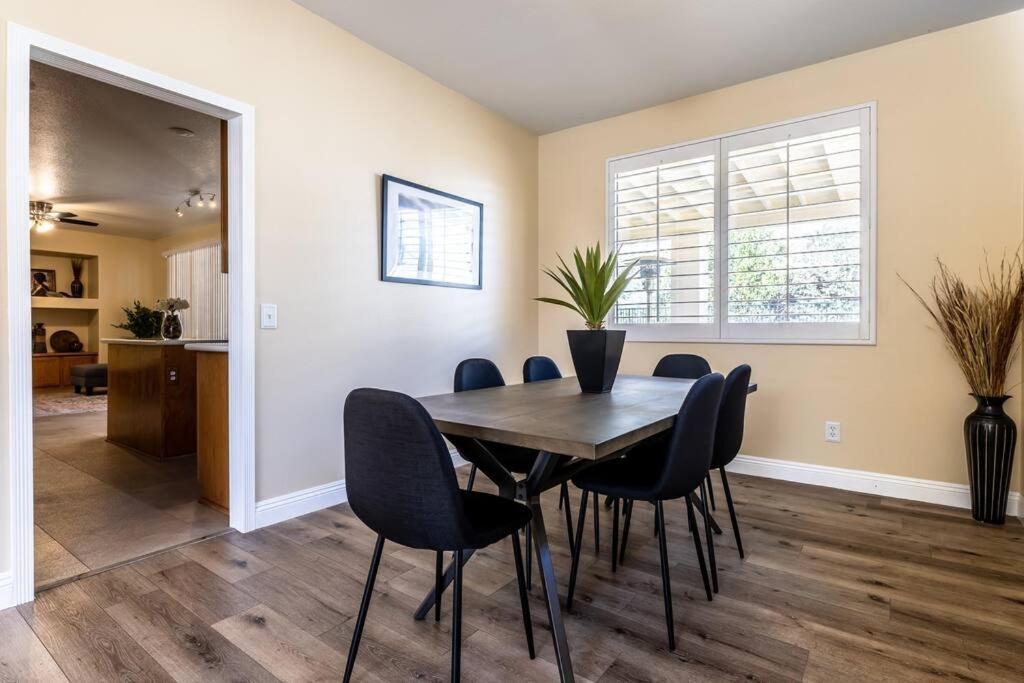 The Nest At Woodside: Lux La Getaway + Office/Spa Santa Clarita Esterno foto