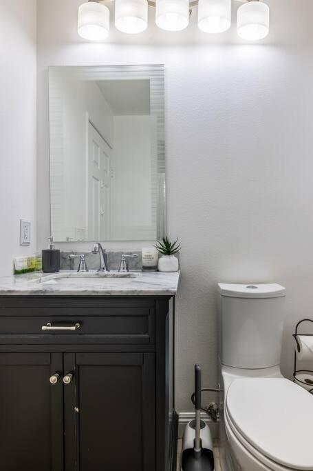 The Nest At Woodside: Lux La Getaway + Office/Spa Santa Clarita Esterno foto
