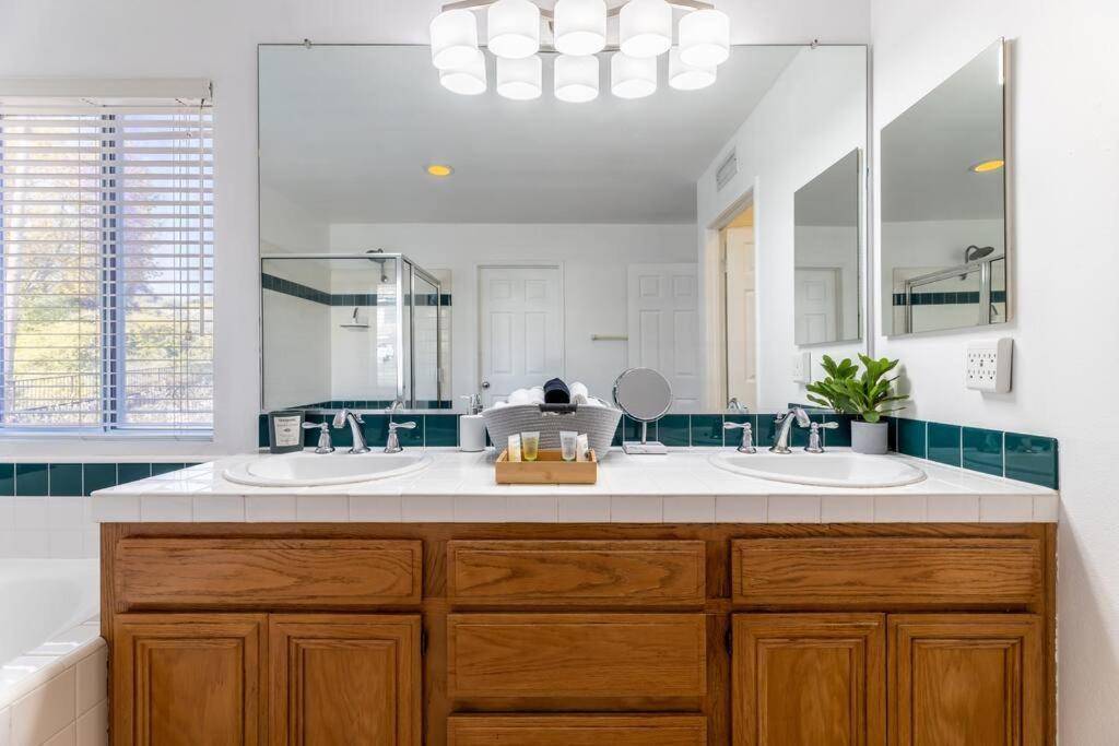 The Nest At Woodside: Lux La Getaway + Office/Spa Santa Clarita Esterno foto