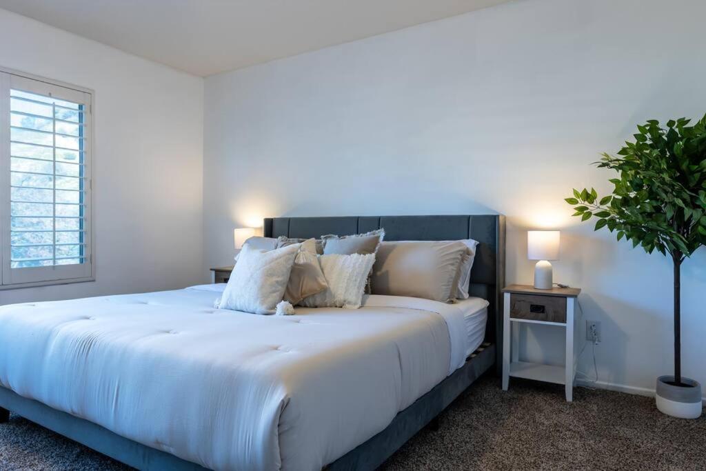 The Nest At Woodside: Lux La Getaway + Office/Spa Santa Clarita Esterno foto