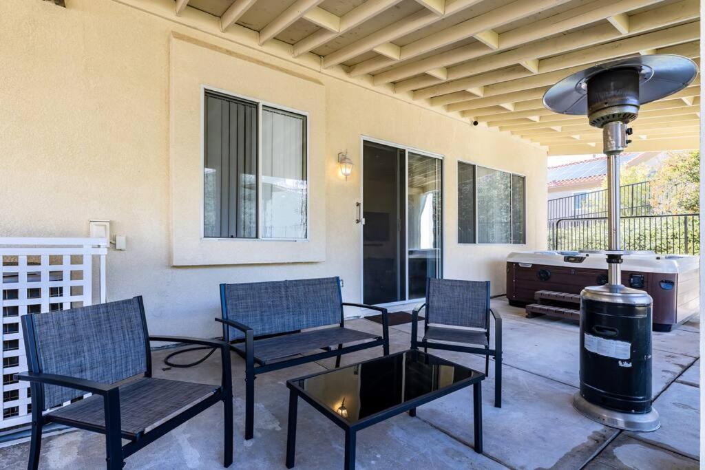The Nest At Woodside: Lux La Getaway + Office/Spa Santa Clarita Esterno foto